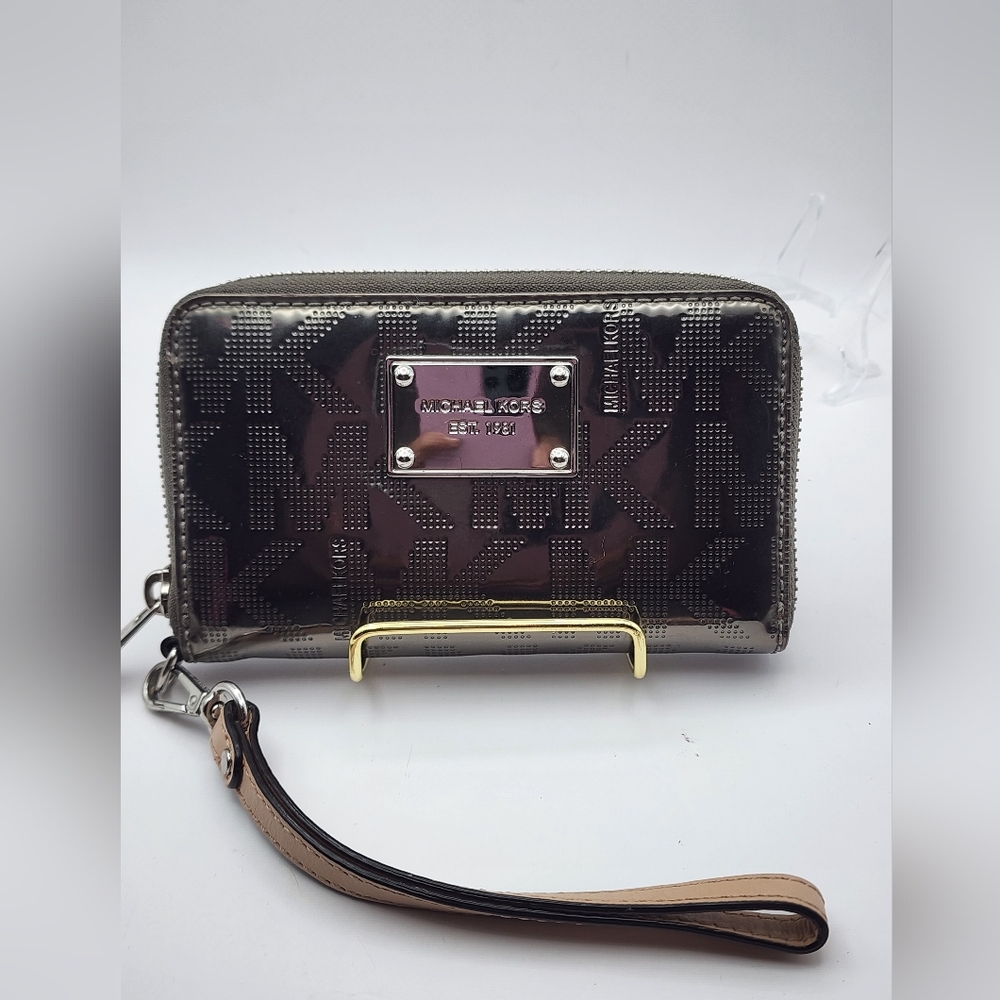MICHAEL KORS  GUNMETAL MIRROR PHONE CASE ZIP WRISTLET WALLET